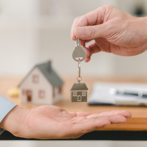 How to Transfer Property Titles During Divorce in Kansas and Missouri